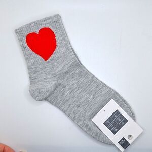 Heather gray ribbed ankle socks with red heart